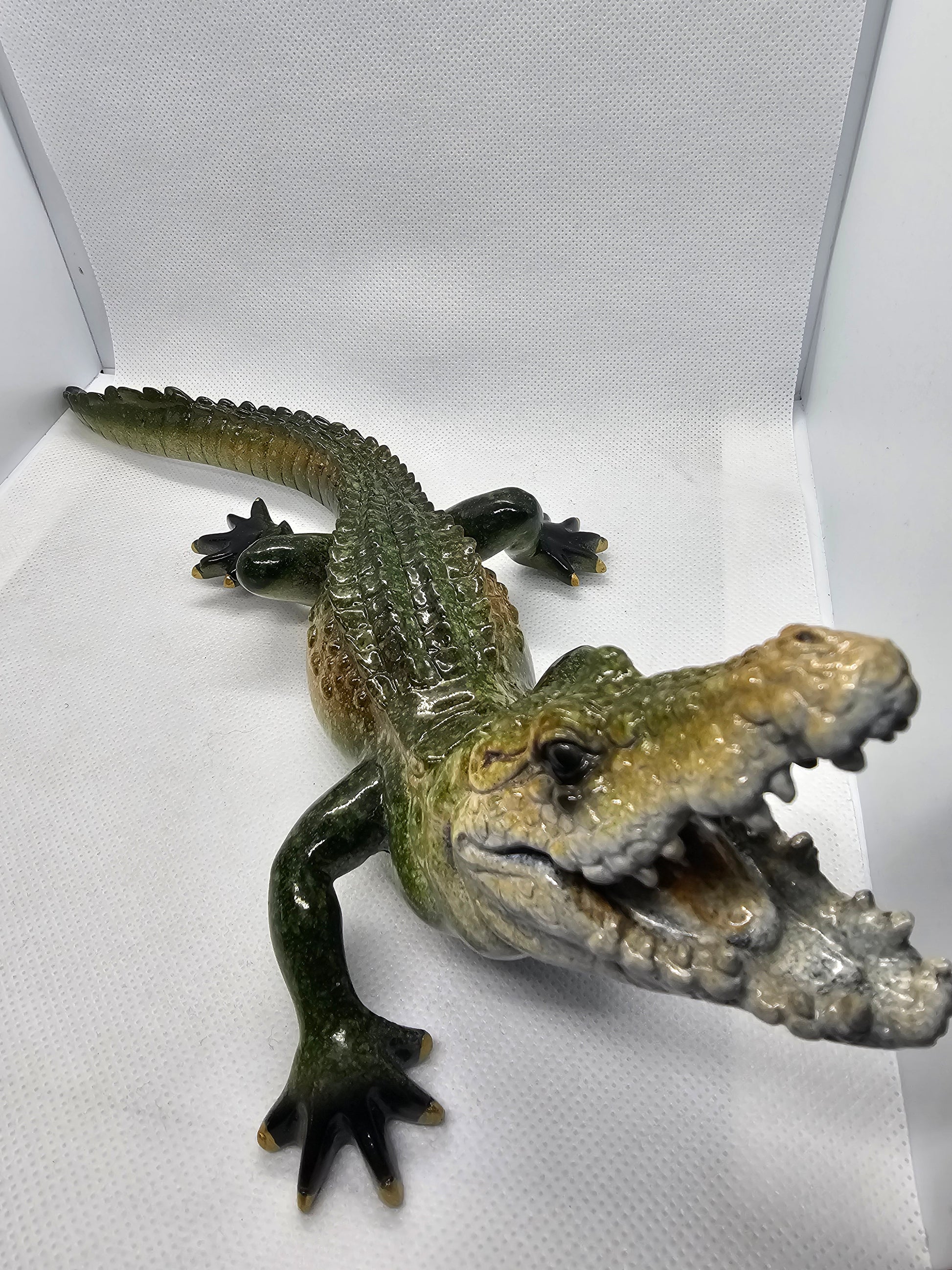 Glass Alligator Statute